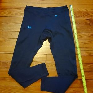 Under Armour Cold Gear 4.0 Base Layer, Fitted Woman's Medium Black bottoms.